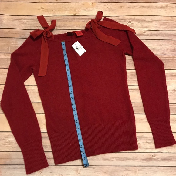 Red Ribbon Sweater - Picture 4 of 8
